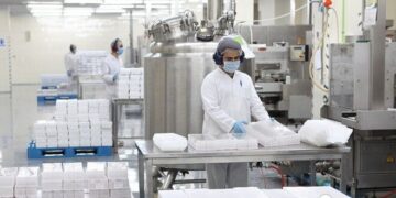 1710795951 تامین کنندگان تجهیزات سلامت محور ناتوان در پرداخت حقوق کارکنان؛