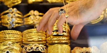 آیا در این روزهای پایانی سال باید طلا و سکه