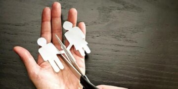 ادعای طلاق همسر فوتبالیست ایرانی شوهرم مرا کتک می زند