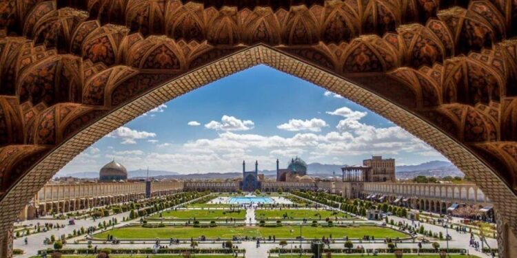 اصفهان رتبه دوم بازدید از جاذبه ها و بناهای تاریخی