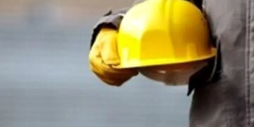 اعداد و ارقام دولت این بار با حقوق کارگران بازی