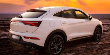 این خودروی محبوب به زمین خورد