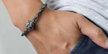 این مدل دستبند مردانه هدیه ای مناسب برای همسران است