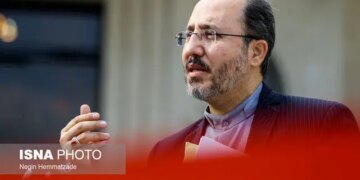 توجیه امضای رئیس جمهور برای افزایش قیمت بنزین