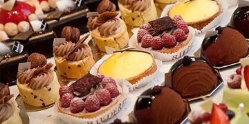 شیرینی ها قیمت مصوب ندارند اما گران نخرید