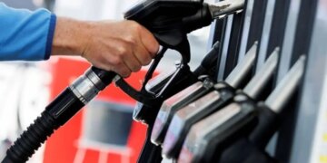 منتظر افزایش قیمت بنزین در سال 1403 باشید