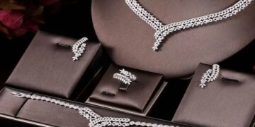 نکاتی که عروس خانم ها برای خرید زیورآلات طلا باید