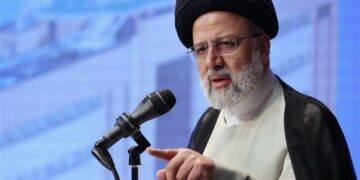 وظیفه دولت برداشتن موانع از سر راه فعالان اقتصادی است