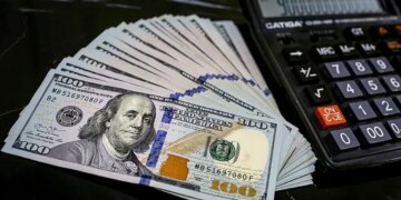 پیش بینی قیمت دلار در آوریل 1403