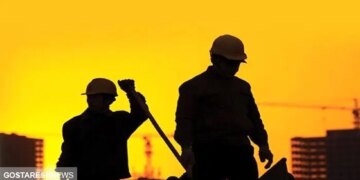 کارگران منتظر افزایش حقوق نباشند مرغ دولت یک پا دارد