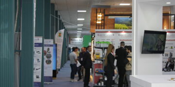 1713526247 خیز مرکز آموزش بازرگانی برای ارتباط نفتی خوزستان و جهان