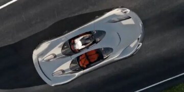 1713849500 خودرویی که فاقد شیشه جلو و سقف است