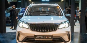 1714075698 مالک این خودروی لوکس ماهیانه 15 میلیون باشید