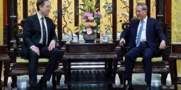 1714447765 سفر غیرمنتظره ایلان ماسک به چین برای چه بود؟