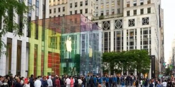 اپل بیش از 700 کارمند خود را اخراج کرد