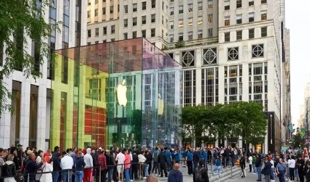 اپل بیش از 700 کارمند خود را اخراج کرد