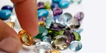 اگر در ماه آوریل متولد شده اید، این سنگ های