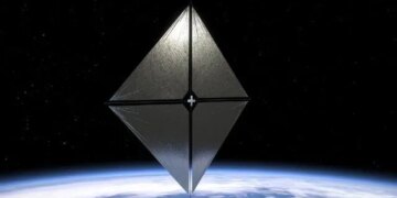 بادبان ناسا از سطح زمین بلند می شود