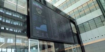 سالن شیشه ای قرمز شد