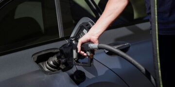 سوخت در چین گران شد