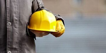 مُهر سکوت بر لب کارگران ناراضی از ترس بیکاری