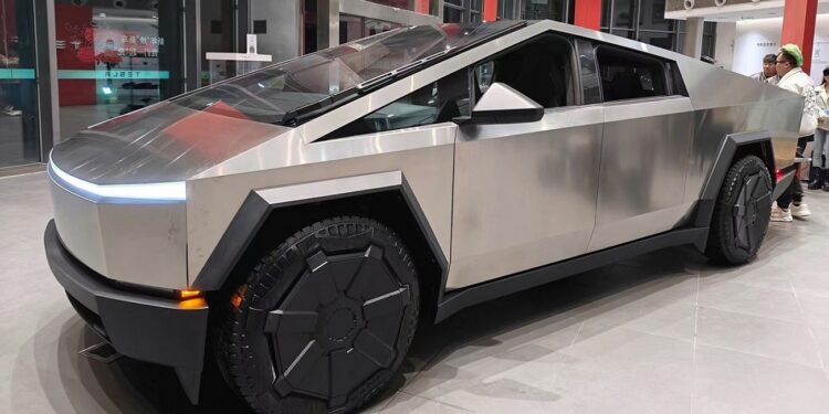 نقص فنی در پدال گاز خودروهای سایبرتراک‌