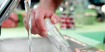 ۷۱۰ آزمایشگاه کیفیت آب شرب کشور را کنترل می‌کند