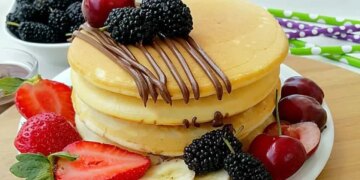 1714624245 امروز برای صبحانه یک پنکیک موزی درست کنید و از