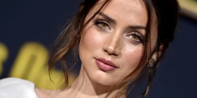 1714904444 عکس بدون آرایش Ana de Armas