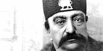 1719336853 عکس ژست عجیب ناصرالدین شاه در میان زنان حرمسرا