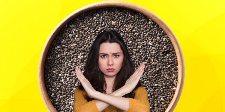 چه کسانی نباید دانه چیا مصرف کنند؟