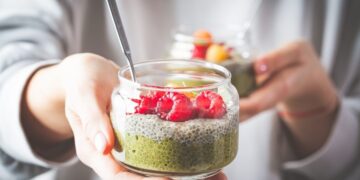 خواص دانه چیا برای زنان؛ 5 دلیل برای اینکه این دانه کوچک را در رژیم غذایی خود بگنجانید