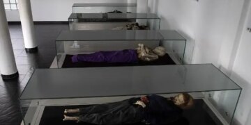 1726491101 در این شهر، اجساد به طور خودکار مومیایی می شوندتصویر