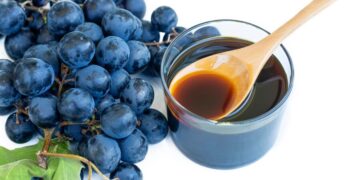 1729375556 305 خواص شگفت انگیز آب انگور سفید