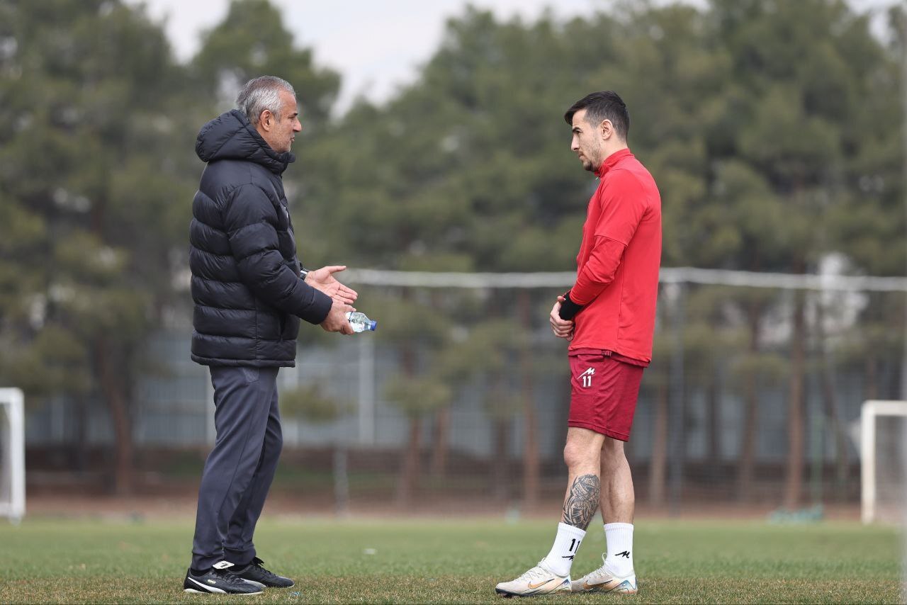 (عکس) پیروان کارتال شروع به انجام مهمترین بازی مقابل Sailor می کنند