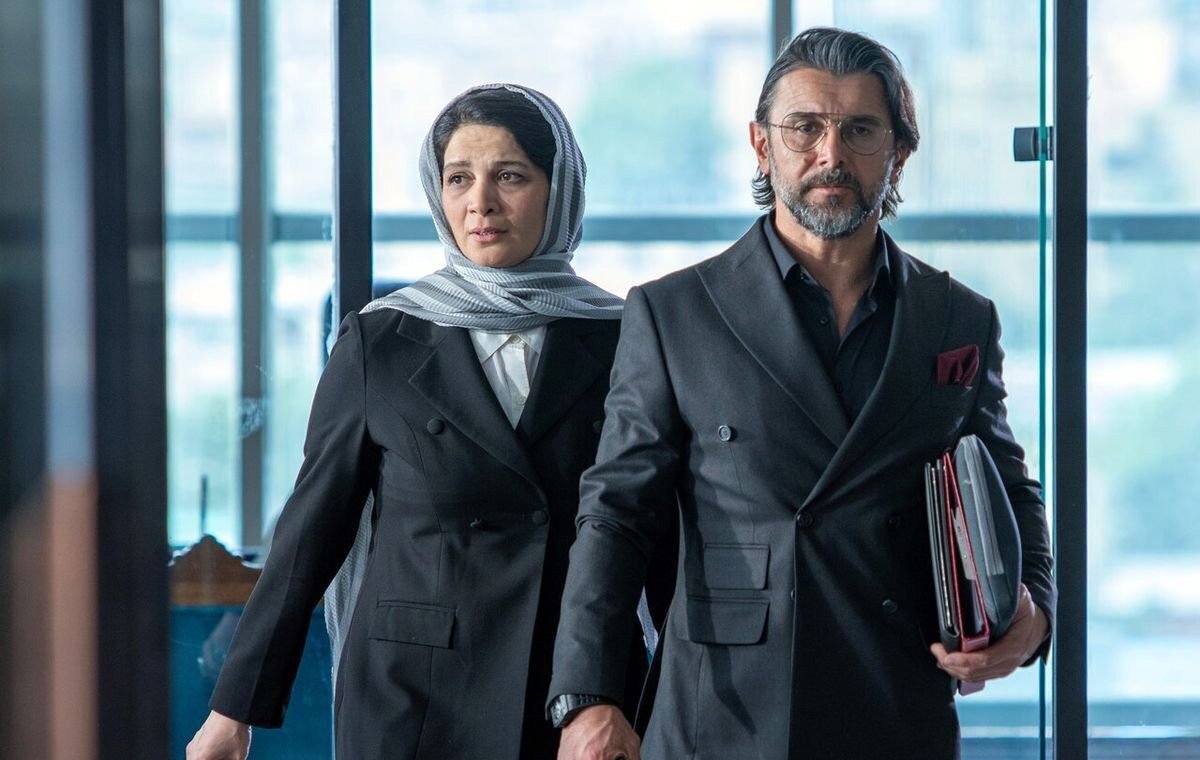 به نقاط قوت و ضعف سریال نوامبر نگاه کنید