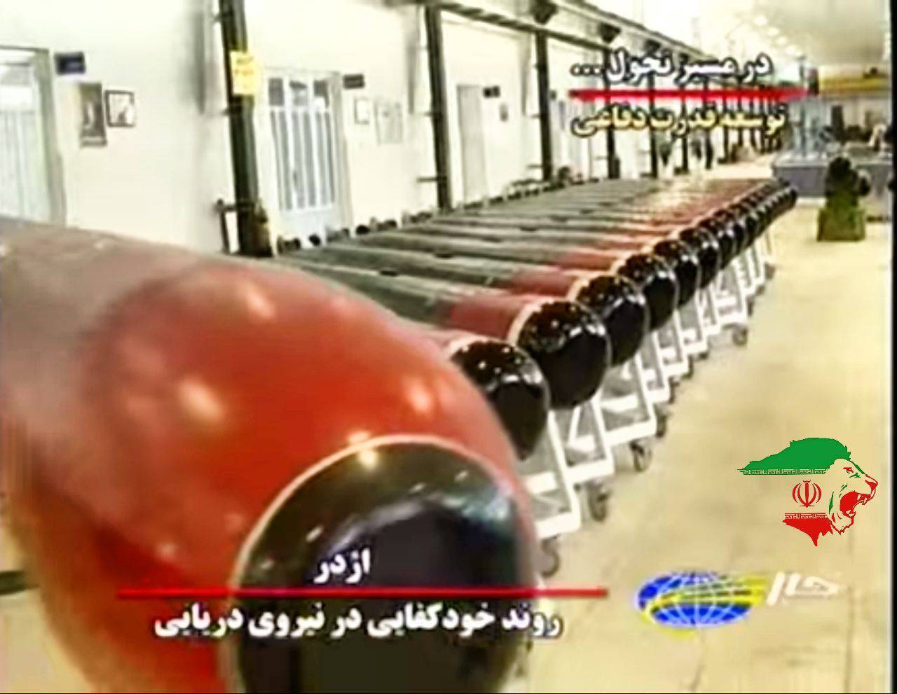 قایق عجیب و غریب سپاه که در حال حاضر زیر دریایی می شود. زولفقار دوزیستان از سطح و سطح در حمله به کشتی های دشمن