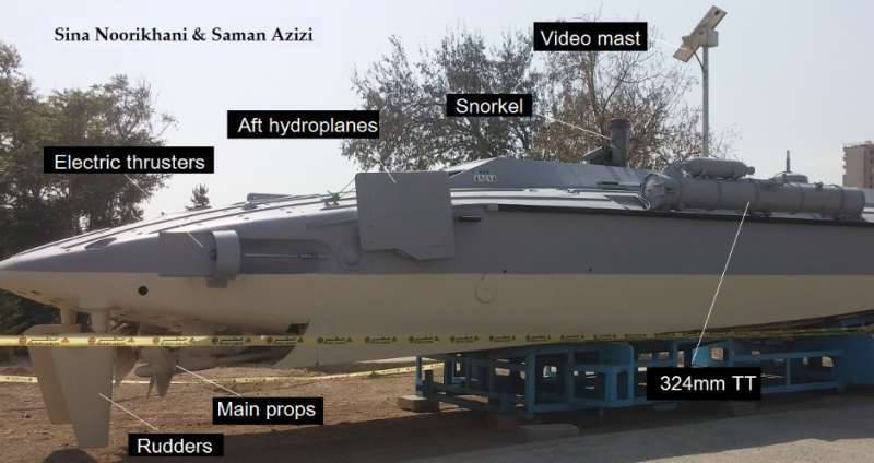 قایق عجیب و غریب سپاه که در حال حاضر زیر دریایی می شود. زولفقار دوزیستان از سطح و سطح در حمله به کشتی های دشمن