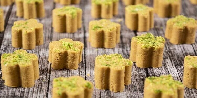 شیرینی عید ؛ چگونه نخود درست کنیم