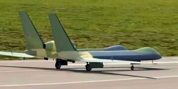 پهپادهای غول پیکر با طرحی عجیب و غریب که آسمان