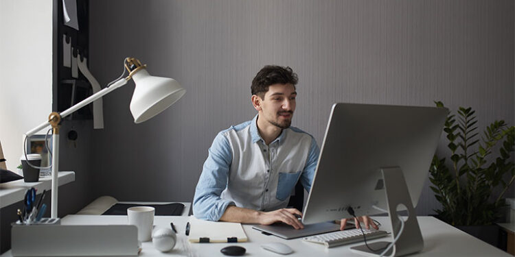 استخدام و کاریابی حرفه ای باش