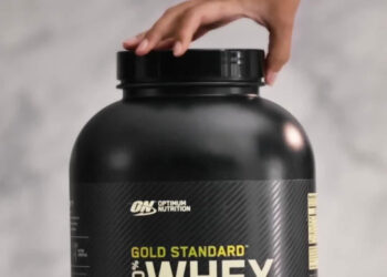 آیا پروتئین وی ایزوله بهتر است یا کنسانتره آب پنیر برای چربی سوزی یا عضله سازی؟ 7 برای چربیسوزی یا عضلهسازی، پودر پروتئین وی ایزوله بهتر است یا وی کنسانتره؟