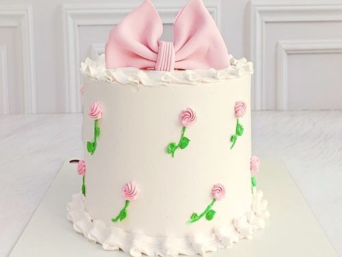 طرز تهیه کیک تولد خامهای ساده و خانگی - کیک فوری خوشعطر و سبک 1 طرز تهیه کیک تولد خامهای ساده و خانگی - کیک فوری خوشعطر و سبک