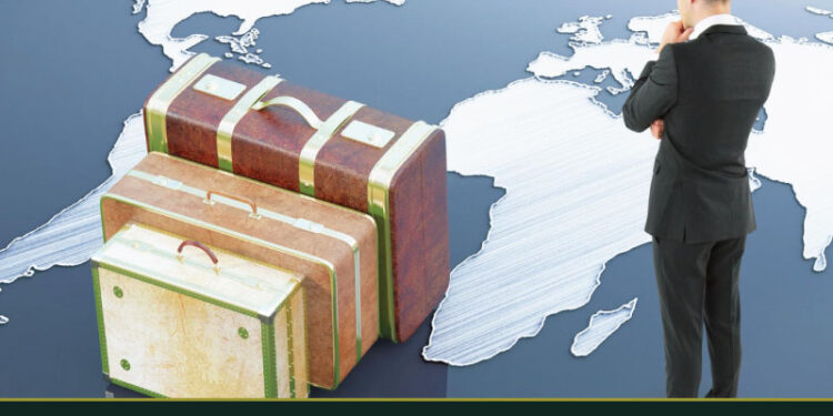 مهاجرت با مدرک حقوق | بهترین کشورها و مسیرهای اقامت برای وکلای بین‌المللی 2025