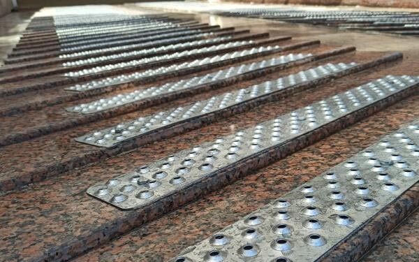 حل مشکل لیز خوردن خودرو در رمپ پارکینگ با ترمز رمپ 1 حل مشکل لیز خوردن خودرو در رمپ پارکینگ با ترمز رمپ