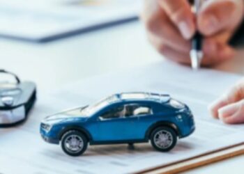 چگونه می‌توان قبل از امضای قرارداد، واقعی بودن قیمت و شرایط فروش اقساطی خودرو را ارزیابی کرد؟