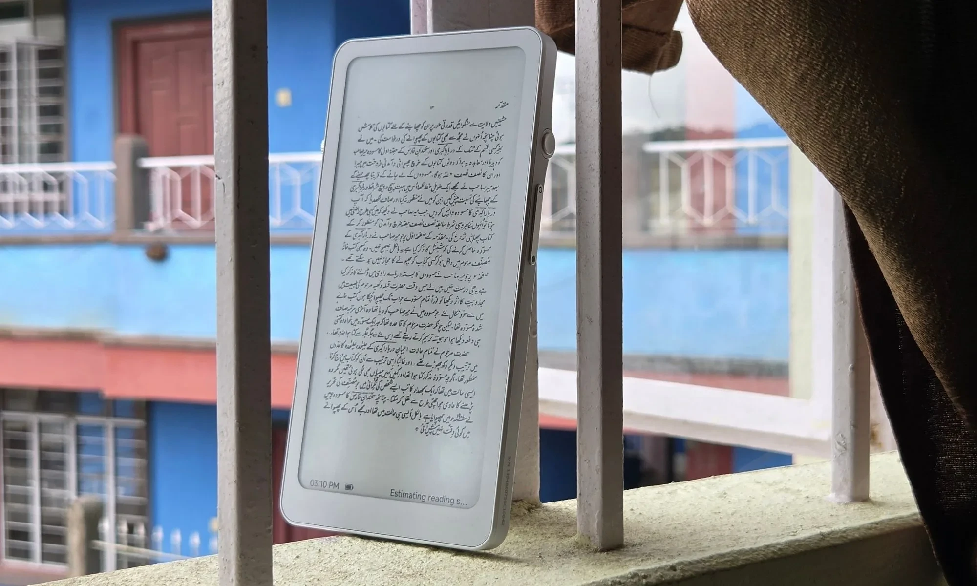 بررسی کتابخوان الکترونیکی DuRoBo Krono; ترکیبی جذاب از گوشی هوشمند با نمایشگر جوهر الکترونیکی و هوش مصنوعی