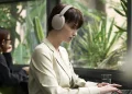 سونی از هدفون های بی سیم WH-CH730N و WH-CH530 رونمایی کرد. شارژ تا 75 ساعت، بلوتوث 6.0 و قابلیت صوتی هوش مصنوعی 16 سونی از هدفون های بی سیم WH-CH730N و WH-CH530 رونمایی کرد؛ شارژدهی تا ۷۵ ساعت، بلوتوث ۶.۰ و قابلیت های صوتی هوش مصنوعی
