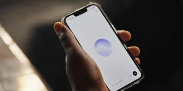 بهترین برنامه‌ های آیفون در سال ۲۰۲۶؛ معرفی ۱۷ اپلیکیشن ضروری و کاربردی برای iOS
