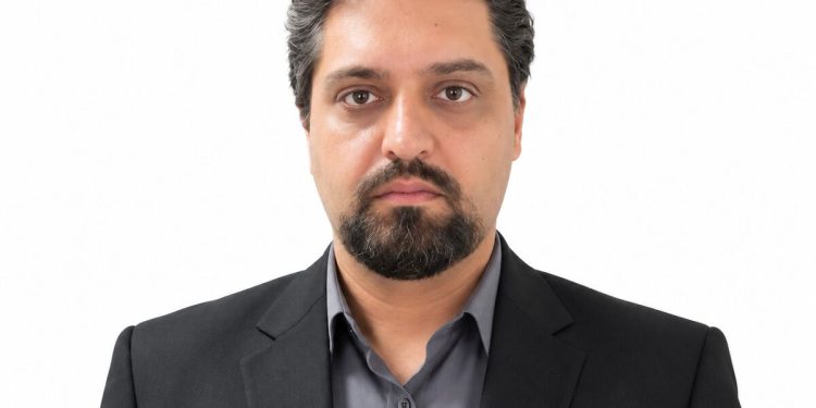 1789038555 معمای ارزندگی در بازار سرمایه؛ چشم‌انداز صنایع برتر در نیمه